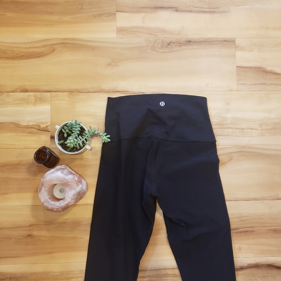 Black Lulu Crops - Picture 3 of 3